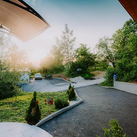 Vikendica Panorama House Sarajevo- Jacuzzi, Bazen & Pogled Na Grad 1